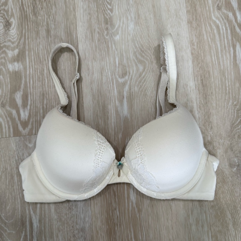 Victoria's Secret White Lace Bra - 32B